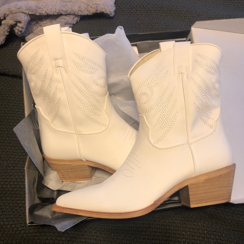 White cowgirl boots